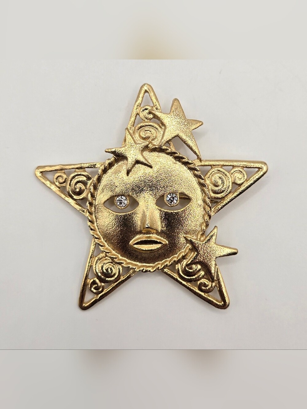 Vintage Celestial Sun & Stars Brooch Pin – Gold Tone with Rhinestone Eyes